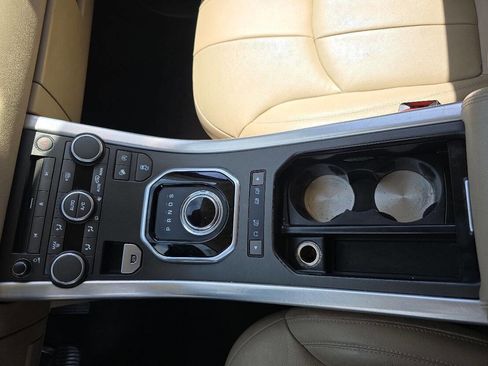 Used 2017 Land Rover Range Rover Evoque SE image 23