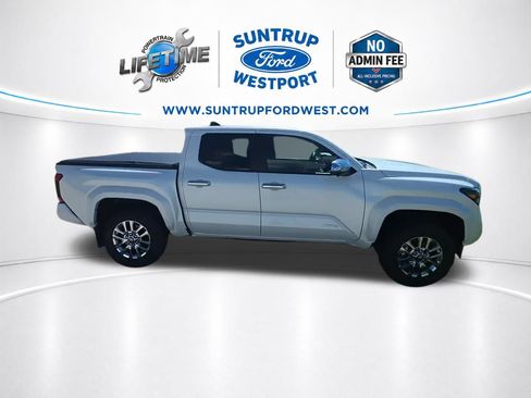 Used 2025 Toyota Tacoma Limited AWD/4WD image 15