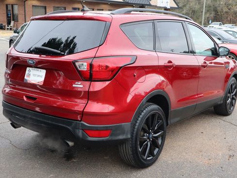 Used 2019 Ford Escape SE image 6