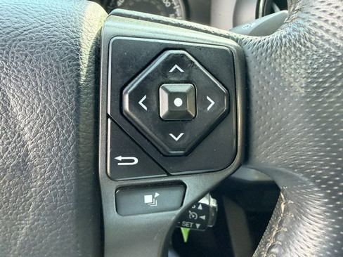 Used 2017 Toyota Tacoma TRD Sport w/ Tow Package AWD/4WD image 14
