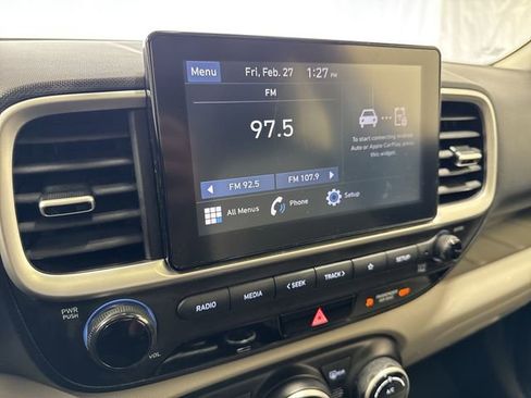 Used 2022 Hyundai Venue SEL image 17