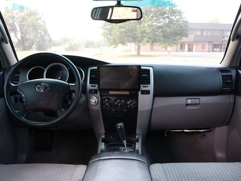 Used 2006 Toyota 4Runner SR5 AWD/4WD image 16