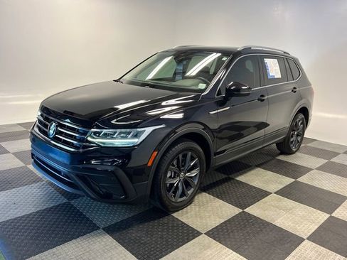 Used 2022 Volkswagen Tiguan SE image 3