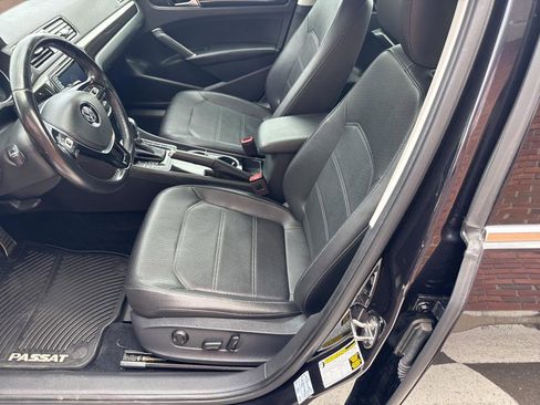 Used 2019 Volkswagen Passat 2.0T SE R-Line image 19