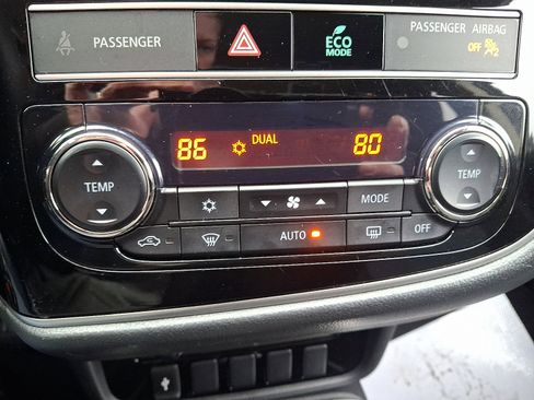 Used 2019 Mitsubishi Outlander ES image 16