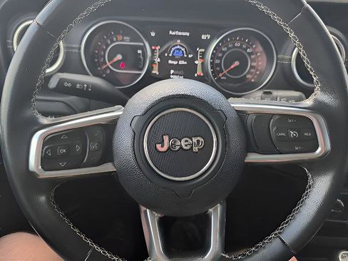Used 2018 Jeep Wrangler Unlimited Sahara AWD/4WD image 13