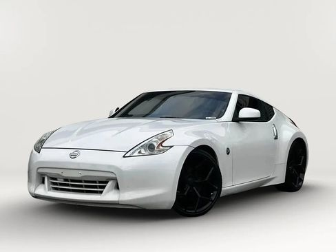 Used 2009 Nissan 370Z Touring RWD image 1