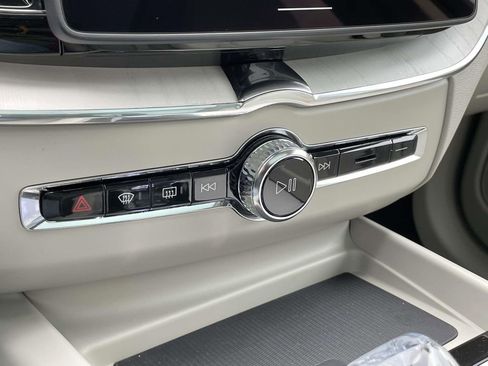 New 2026 Volvo XC60 B5 Ultra w/ Protection Package Premier image 17