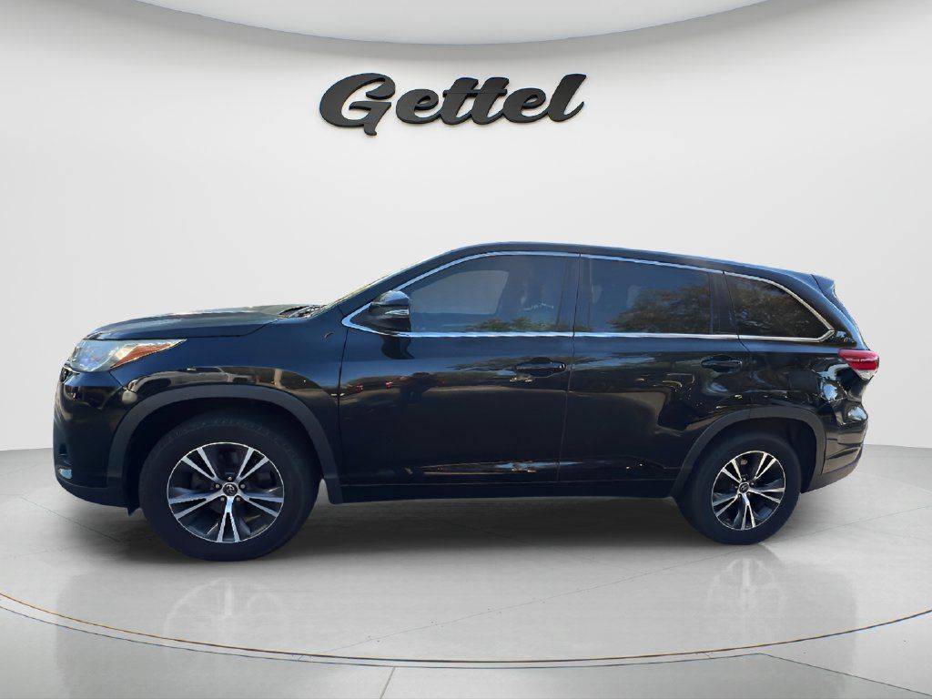 Used 2017 Toyota Highlander Plus FWD image 8