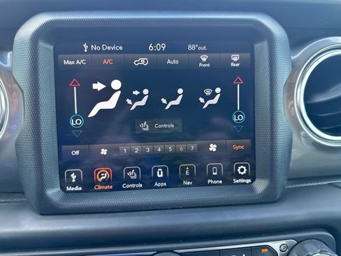 Used 2021 Jeep Wrangler Unlimited Sahara AWD/4WD image 15