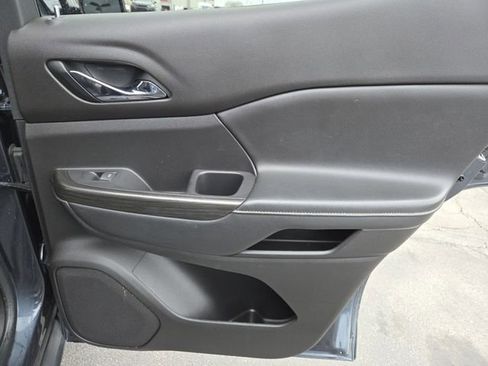 Used 2020 GMC Acadia SLT image 25