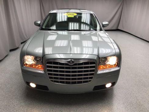Used 2006 Chrysler 300 Touring RWD image 23