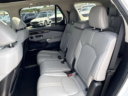 Used 2025 Honda Pilot Touring image 29