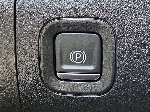 Used 2022 Chevrolet Silverado 2500 LT AWD/4WD image 20
