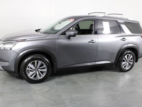 Certified 2022 Nissan Pathfinder SL FWD image 12