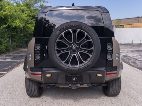 Used 2025 Land Rover Defender 110 AWD/4WD image 22