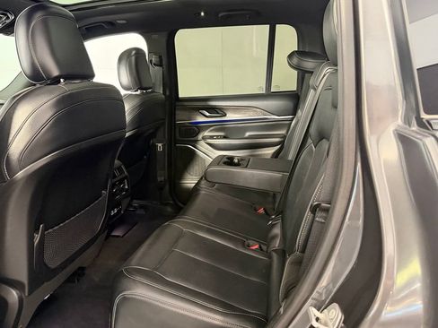 Used 2022 Jeep Grand Cherokee Overland AWD/4WD image 27