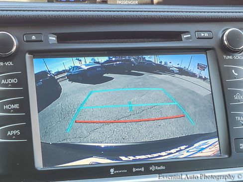 Used 2017 Toyota Highlander XLE w/ Carpet Mat Package image 21