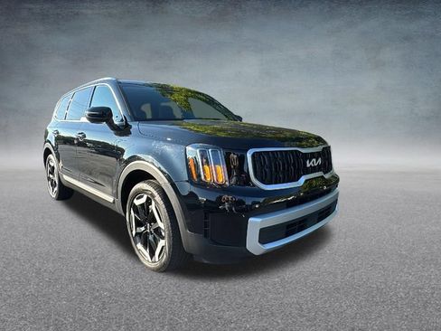 Used 2024 Kia Telluride EX w/ EX Captain's Chair Package AWD/4WD image 2