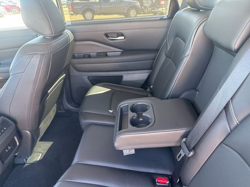 Certified 2025 Nissan Pathfinder SL image 43