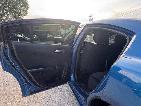 Used 2020 Dodge Charger SXT w/ Blacktop Package image 12