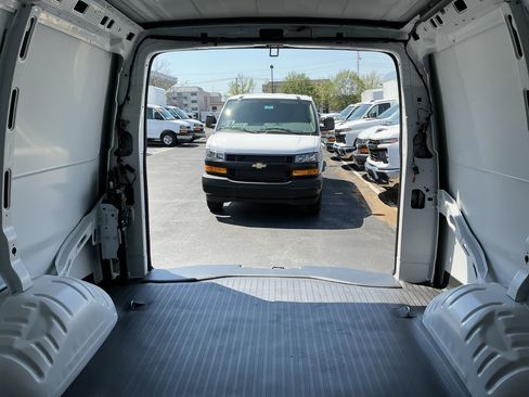 New 2026 Chevrolet Express 2500 w/ Driver Convenience Package RWD image 27
