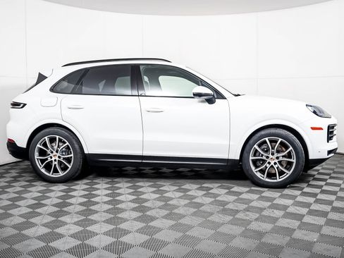 Certified 2025 Porsche Cayenne AWD/4WD image 9