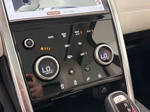 Certified 2021 Land Rover Discovery Sport SE image 17