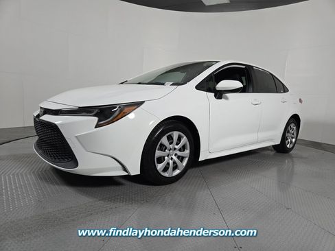 Used 2020 Toyota Corolla LE w/ Carpet Mat Package (TMS) FWD image 2