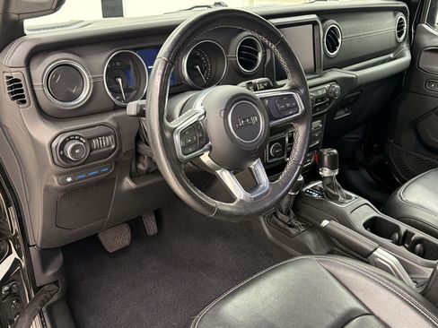 Used 2022 Jeep Wrangler Unlimited Sahara w/ Cold Weather Group AWD/4WD image 4