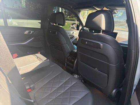 Used 2025 BMW X5 xDrive40i w/ M Sport Package AWD/4WD image 9