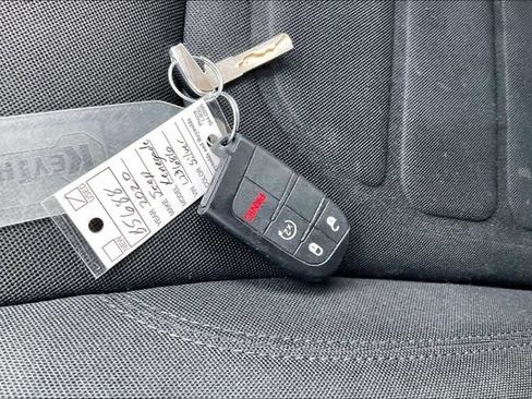Used 2020 Jeep Renegade Latitude w/ LED Lighting Group AWD/4WD image 32