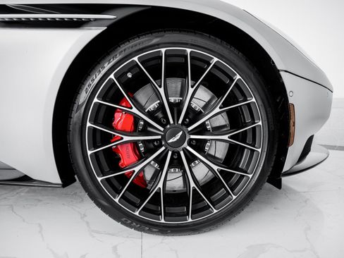 Used 2023 Aston Martin DB11 Coupe image 38