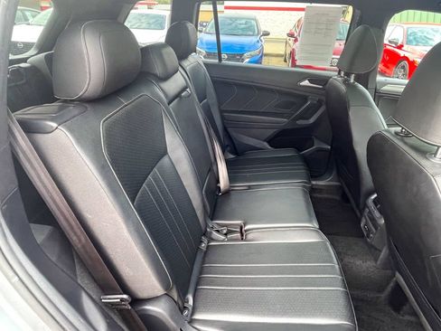 Used 2022 Volkswagen Tiguan SE R-Line image 13