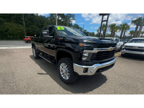Used 2025 Chevrolet Silverado 2500 LT w/ Convenience Package AWD/4WD image 4