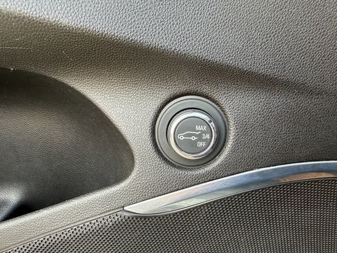 Used 2019 Buick Enclave Essence AWD/4WD image 19