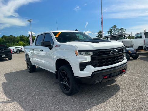 Used 2026 Chevrolet Silverado 1500 LT Trail Boss w/ Convenience Package II AWD/4WD image 3