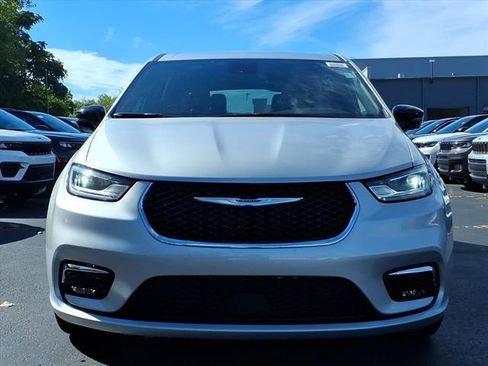 New 2026 Chrysler Pacifica Select image 6