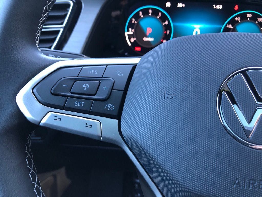 Used 2026 Volkswagen Atlas Cross Sport SE w/ Panoramic Sunroof Package AWD/4WD image 16