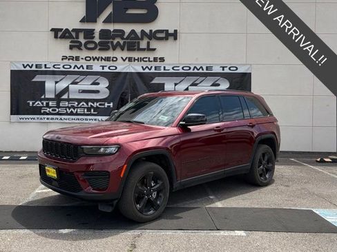 Used 2025 Jeep Grand Cherokee Altitude AWD/4WD image 1