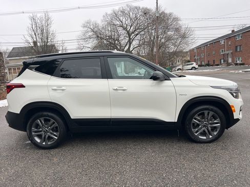 Certified 2023 Kia Seltos S w/ Navigation Package image 5