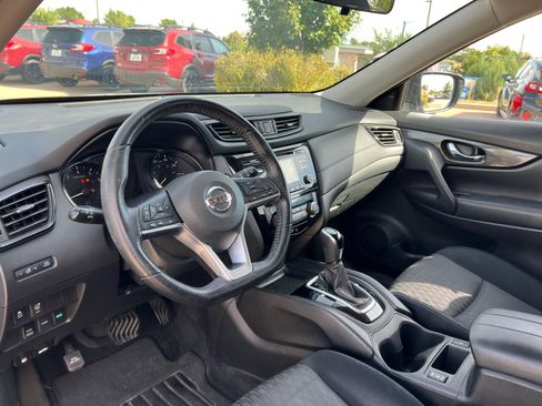 Used 2017 Nissan Rogue SV AWD/4WD image 12