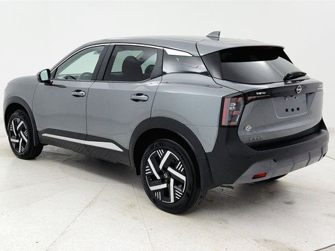 Used 2025 Nissan Kicks SV FWD image 3