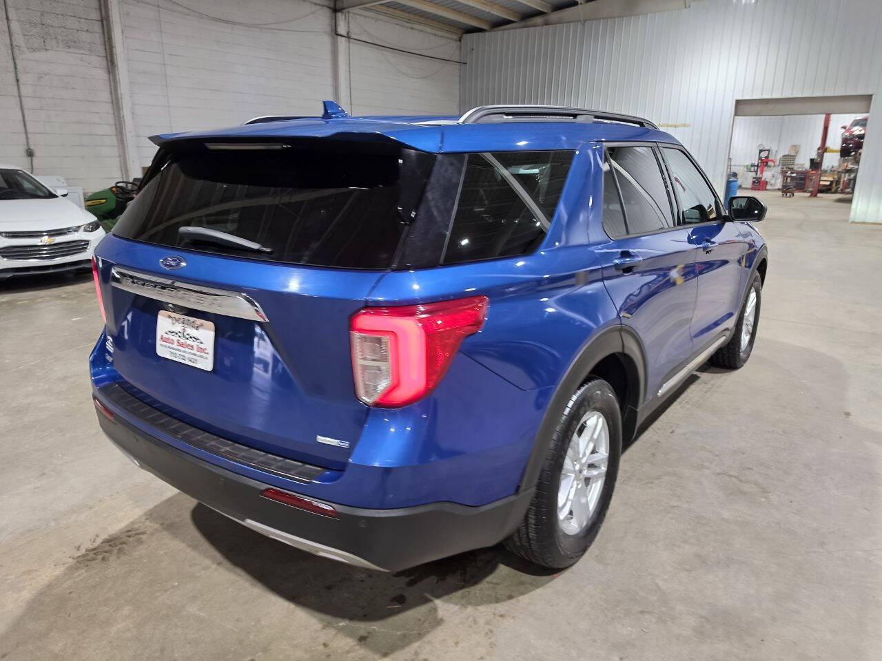Used 2020 Ford Explorer XLT w/ Equipment Group 202A AWD/4WD image 11