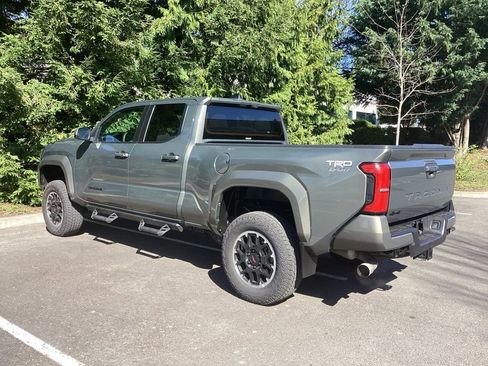 Used 2024 Toyota Tacoma TRD Sport AWD/4WD image 7