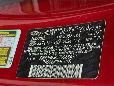 Used 2025 Hyundai Elantra Limited FWD image 32