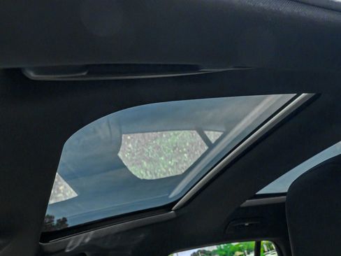 Used 2022 Porsche Panamera w/ Premium Package image 15