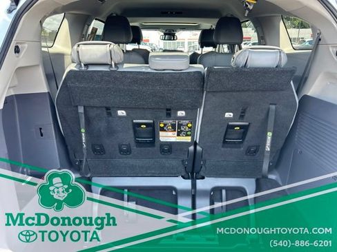 Used 2023 Toyota Sienna XLE FWD image 11