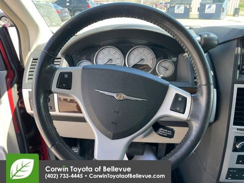 Used 2009 Chrysler Town & Country Touring image 22