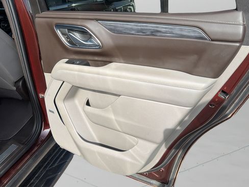 Used 2023 GMC Yukon SLT w/ SLT Premium Package AWD/4WD image 11